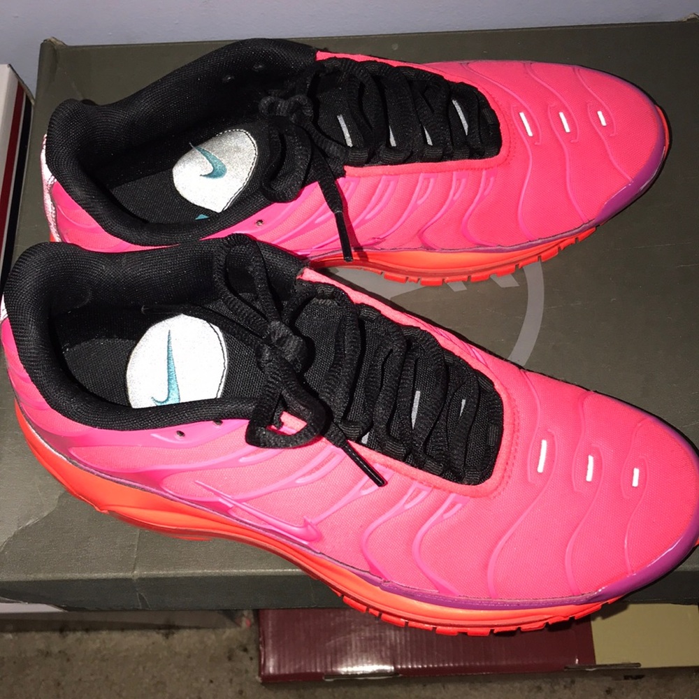 Nike - Picture 3 of 3
